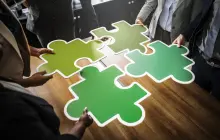GALERI Client & Partnership 1 ~dl/2026/4/22/business_people_connecting_puzzle_pieces